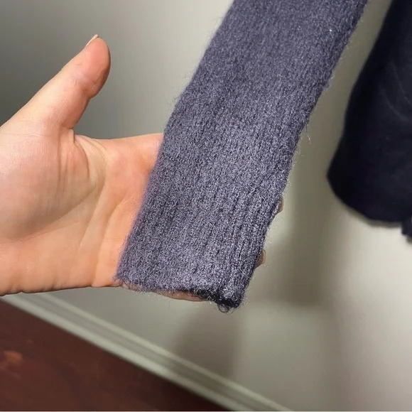 Abercombie & Fitch Women's navy V neck mohair wool blend casual cardigan in XS - Picture 3 of 8